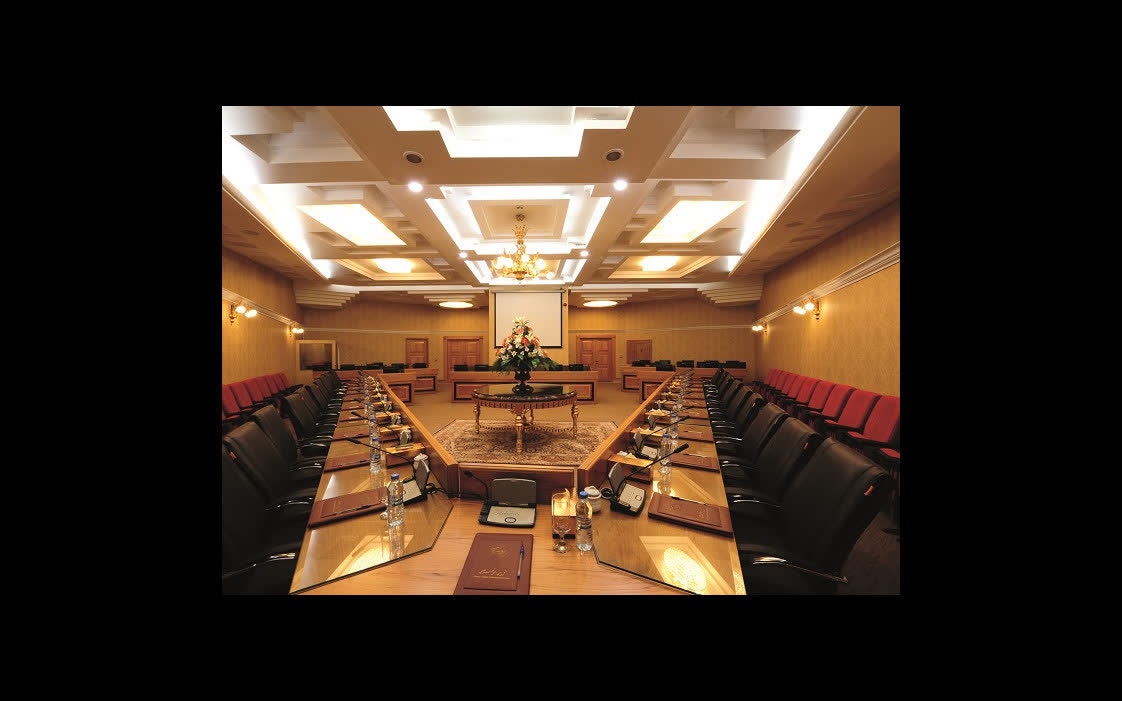 آرشیدا سفر رویایی - هتل پنج ستاره قصر طلائی