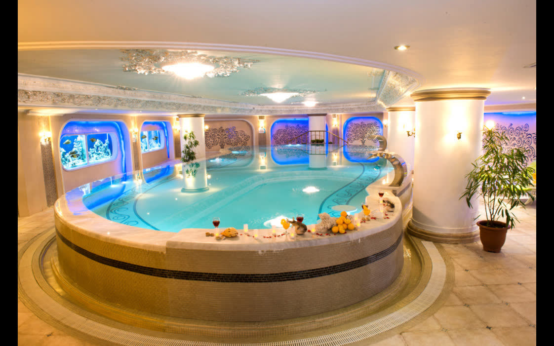 آرشیدا سفر رویایی - هتل پنج ستاره قصر طلائی