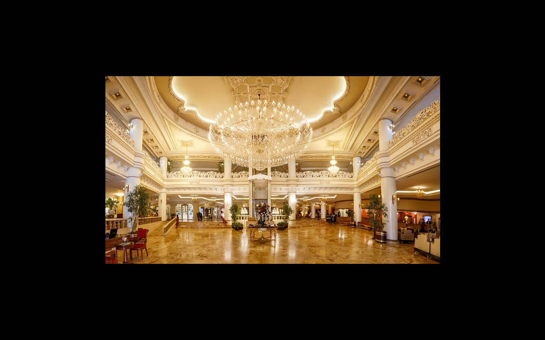 آرشیدا سفر رویایی - هتل پنج ستاره قصر طلائی