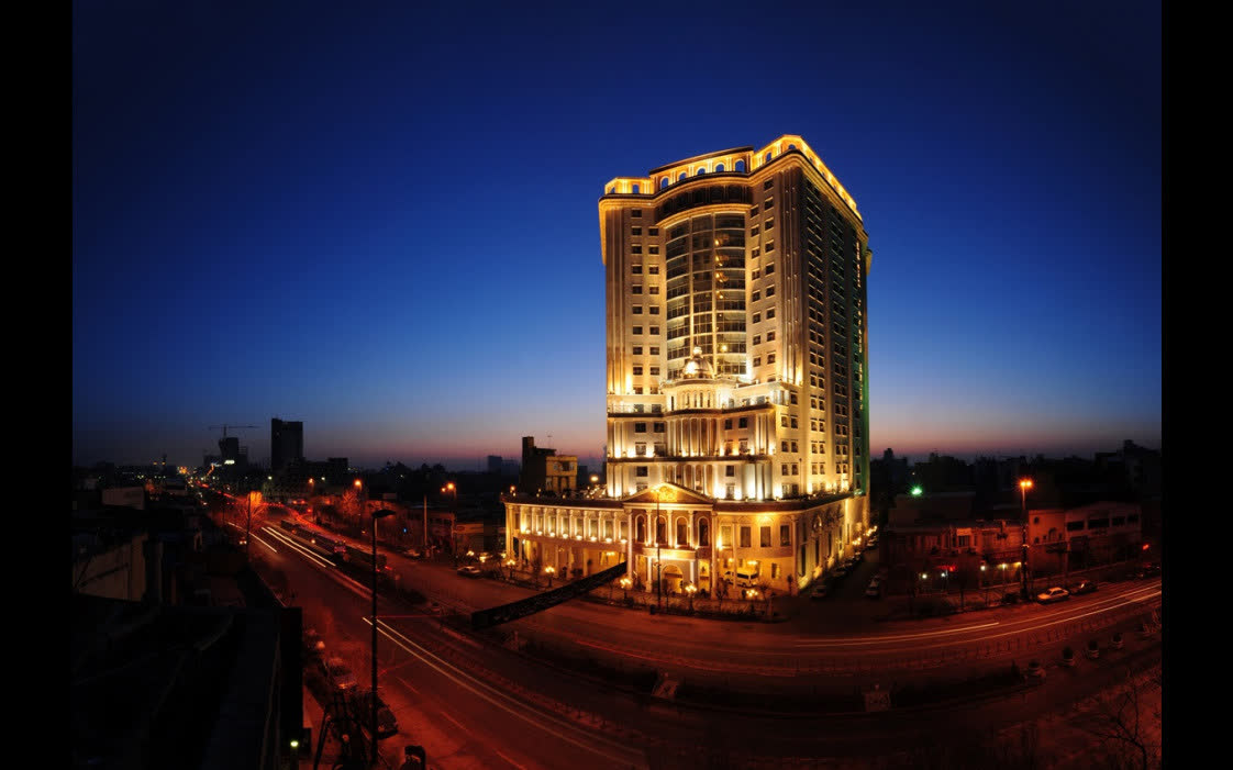 آرشیدا سفر رویایی - هتل پنج ستاره قصر طلائی