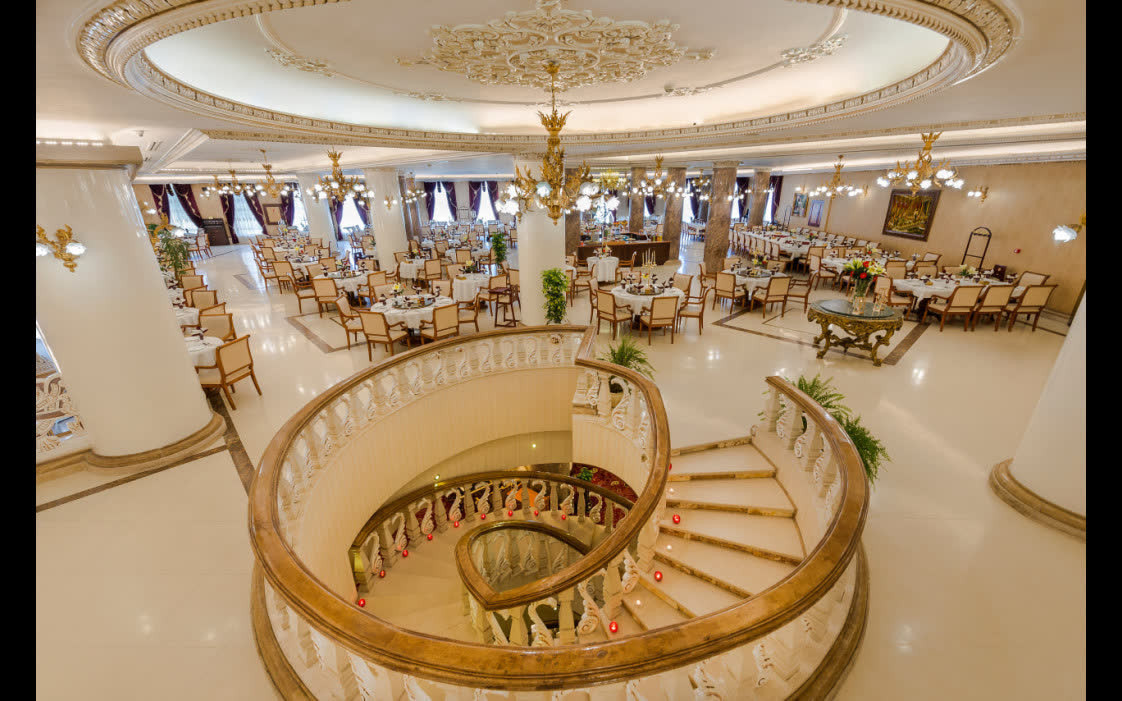 آرشیدا سفر رویایی - هتل پنج ستاره قصر طلائی