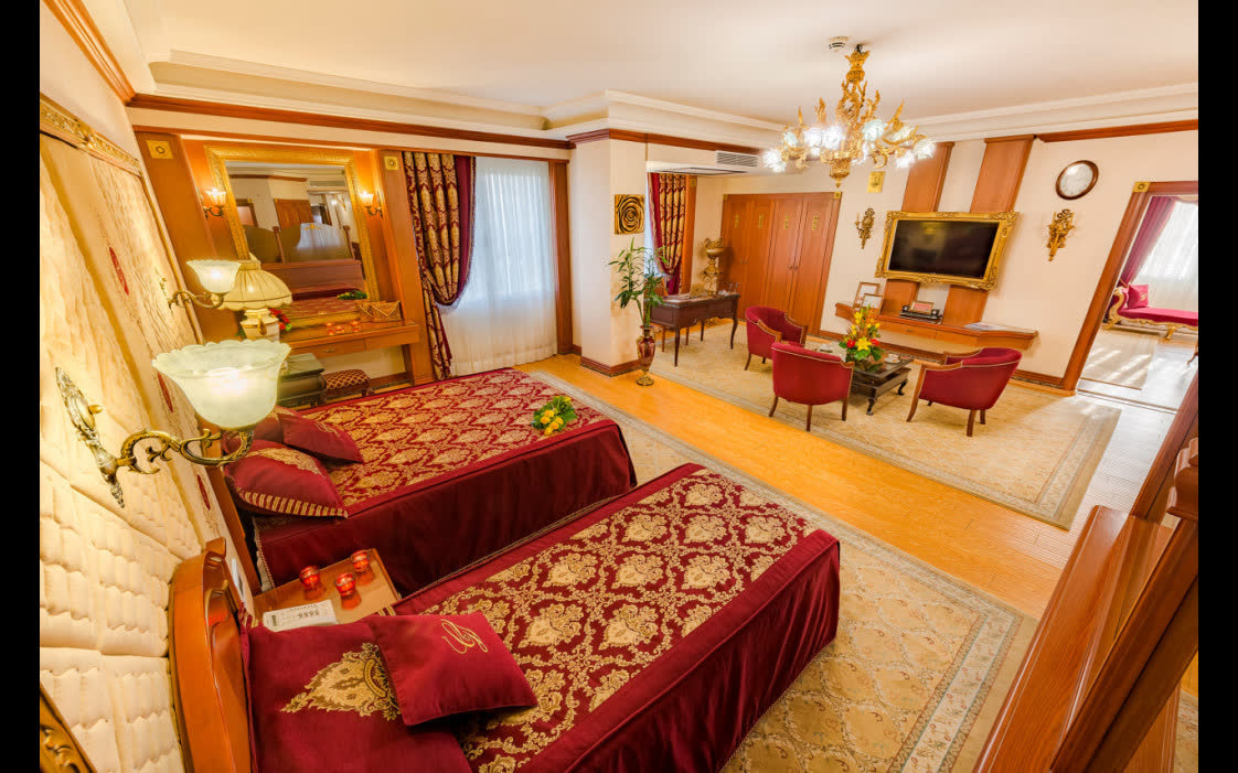 آرشیدا سفر رویایی - هتل پنج ستاره قصر طلائی